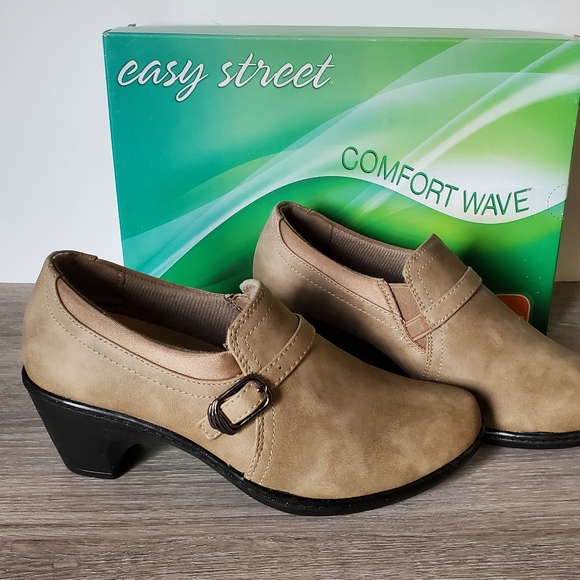 FREE SHIPPING 💕 Easy Street Comfort Booties Size 7WW - Picture 1 of 10